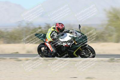 media/Dec-01-2025-Moto Forza (Mon) [[2daa91e15f]]/3-Beginner Group/Session 2 (Turn 7 Inside Pans)/